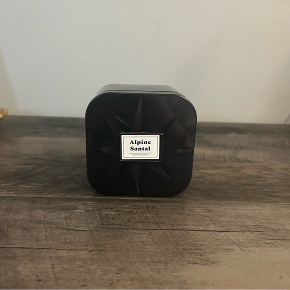 NEW Threshold Cashmere ALPINE SANTAL SCENTED CANDLE - Picture 2 of 3